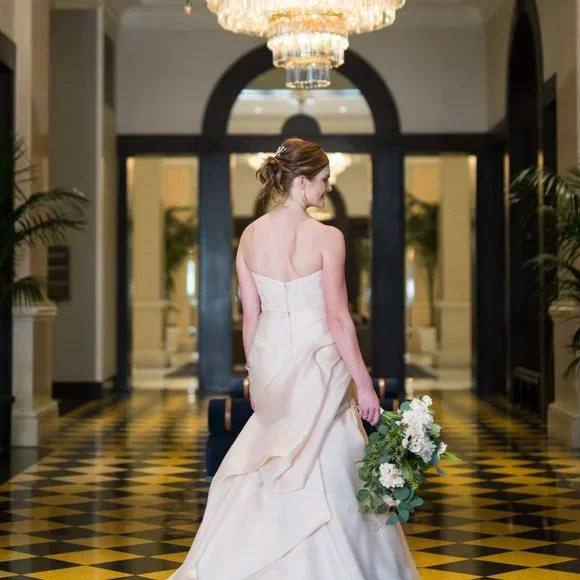 Monique Lhuillier Wedding Dress - Picture 2 of 9